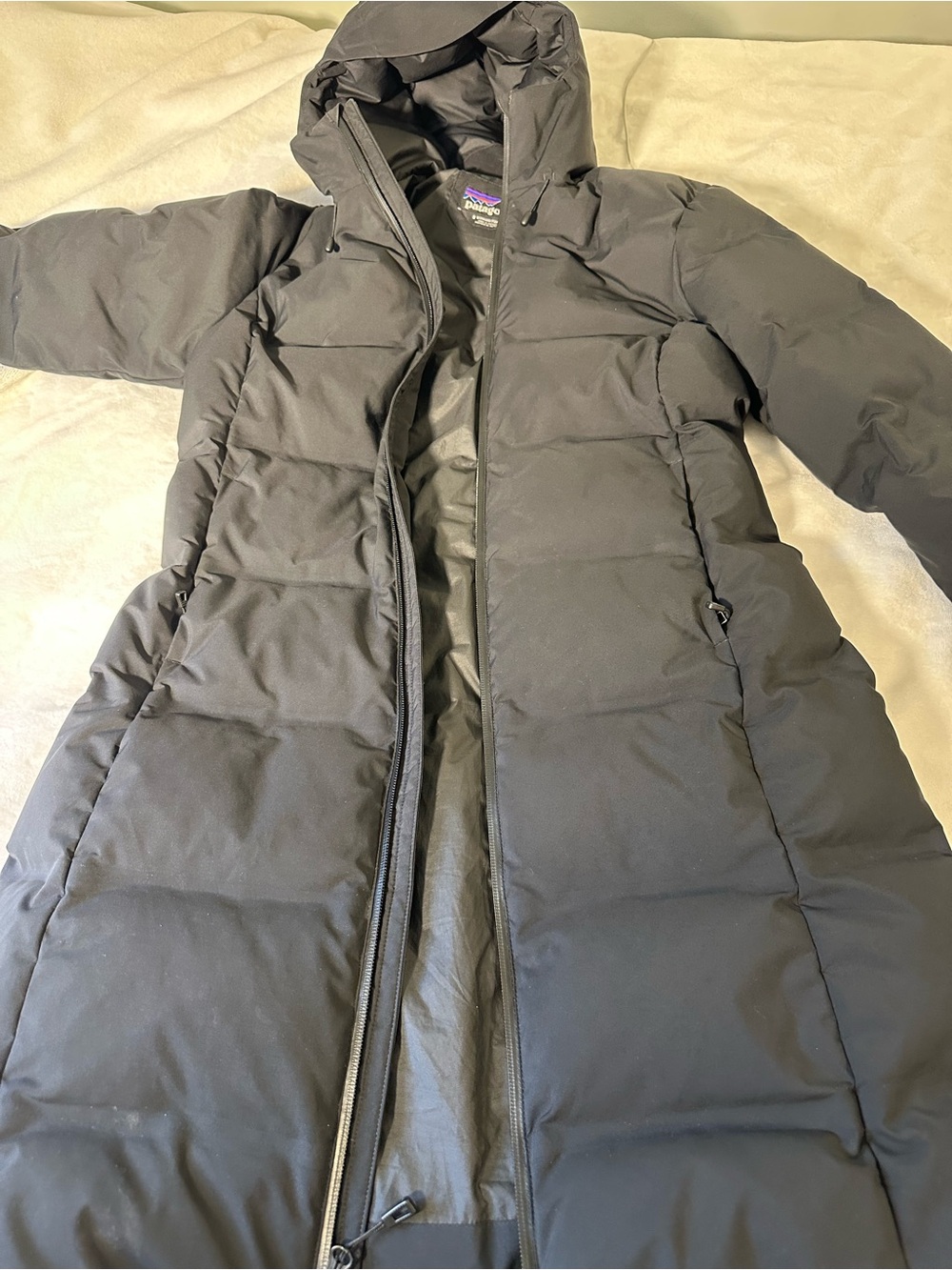 Patagonia Women's Jackson Glacier Down Parka Size Small, Black, Excellent $399